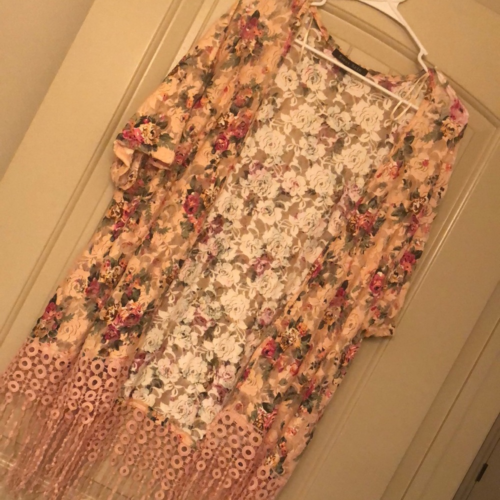 Cute floral kimono/cardigan. Only worn ONCE.